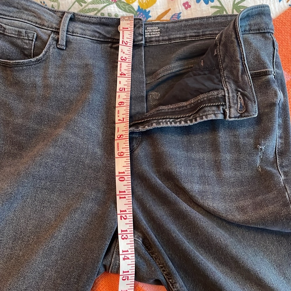 Old Navy Grey/Black Rockstar Super Skinny Extra High-Rise Jeans Size 16 - Picture 12 of 12